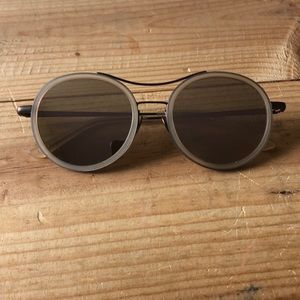 Sunday Somewhere “ROSO” sunglasses.